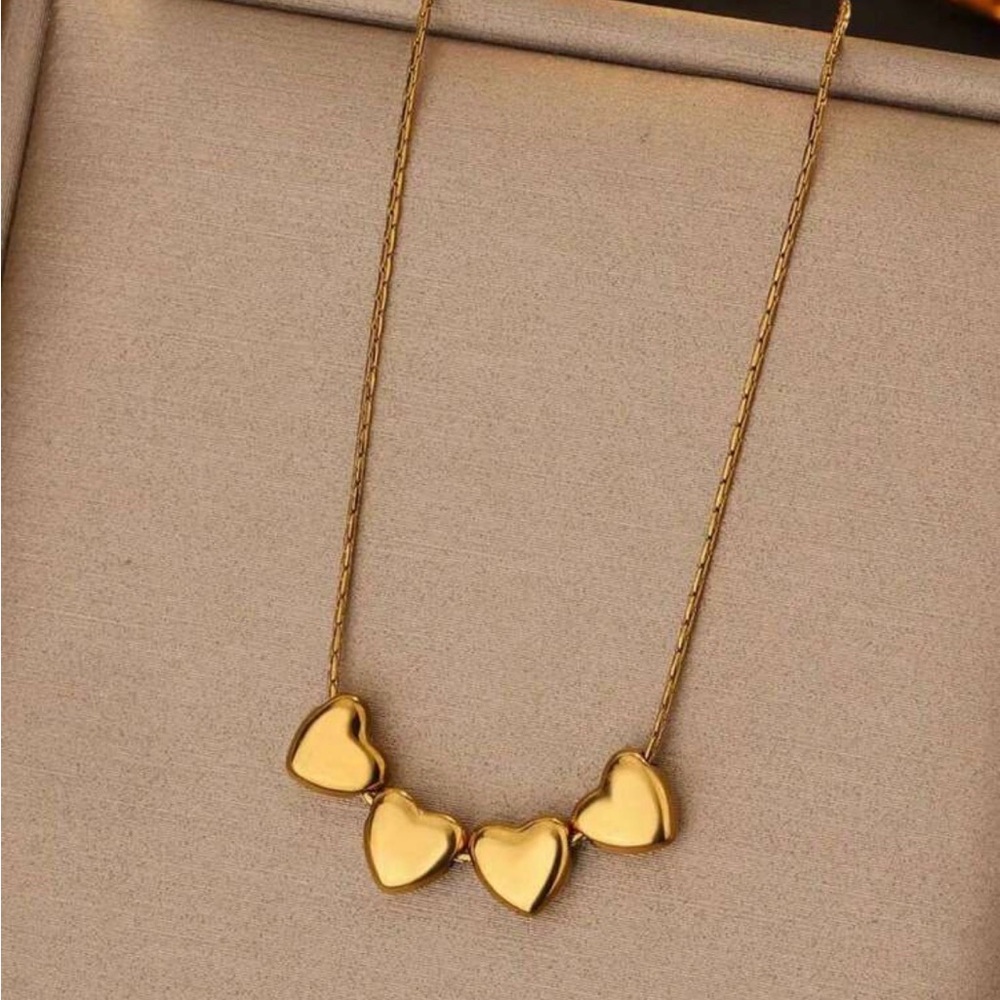 Chic Gold 💛💛💛💛 Heart Cluster Necklace